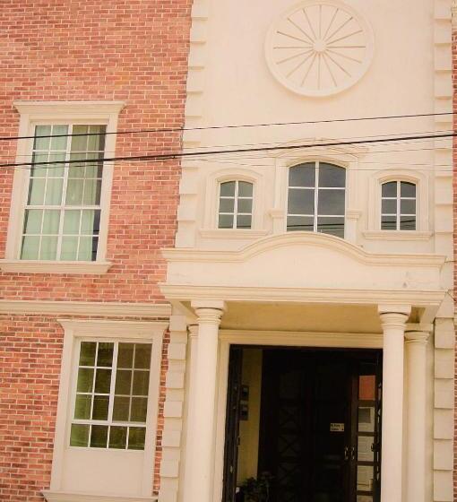 غرفه قياسيه سريرين مزدوجين, Arribo