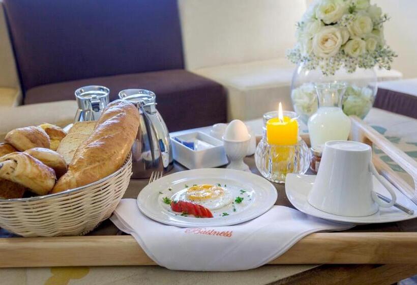 اتاق سوپریور, Business