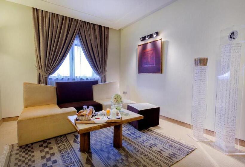 سوییت لوکس, Business