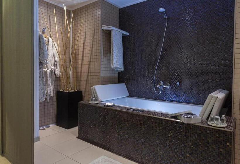 سوییت لوکس, Business