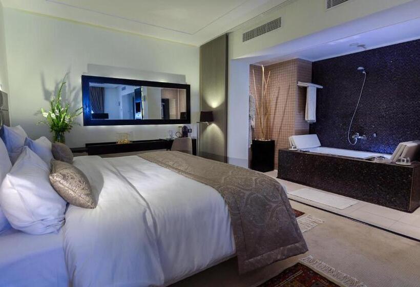 سوییت لوکس, Business