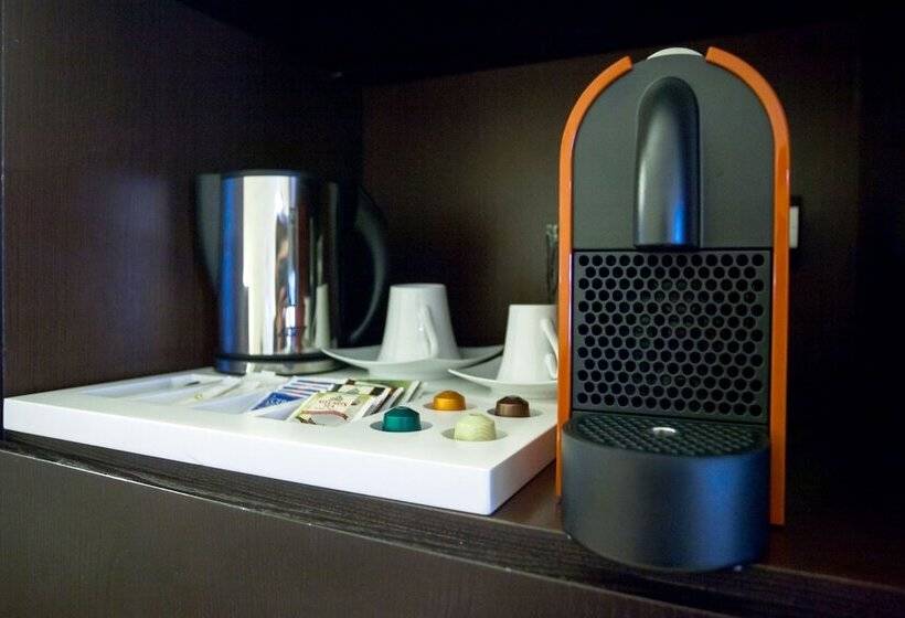 اتاق سوپریور, Business