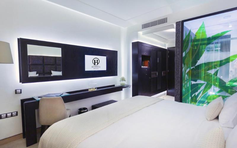 اتاق سوپریور, Business