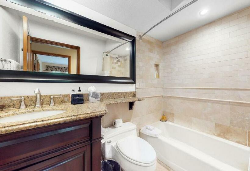 منزل غرفتين نوم, Etta Place Too 106