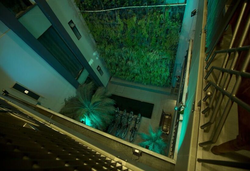 스탠다드 룸 더블 침대 2개, Helverica