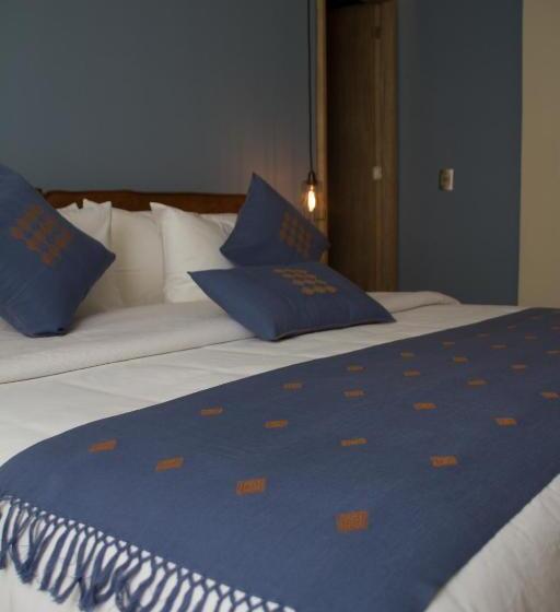 스탠다드 룸 킹사이즈 침대, Helverica