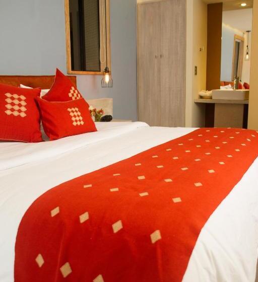 스탠다드 룸 킹사이즈 침대, Helverica