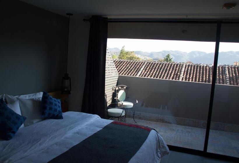 스탠다드 룸 킹사이즈 침대, Helverica