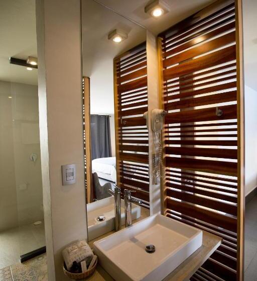 디럭스 룸, Helverica