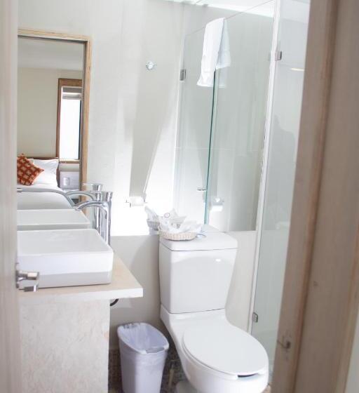 스탠다드 룸 더블 침대 2개, Helverica