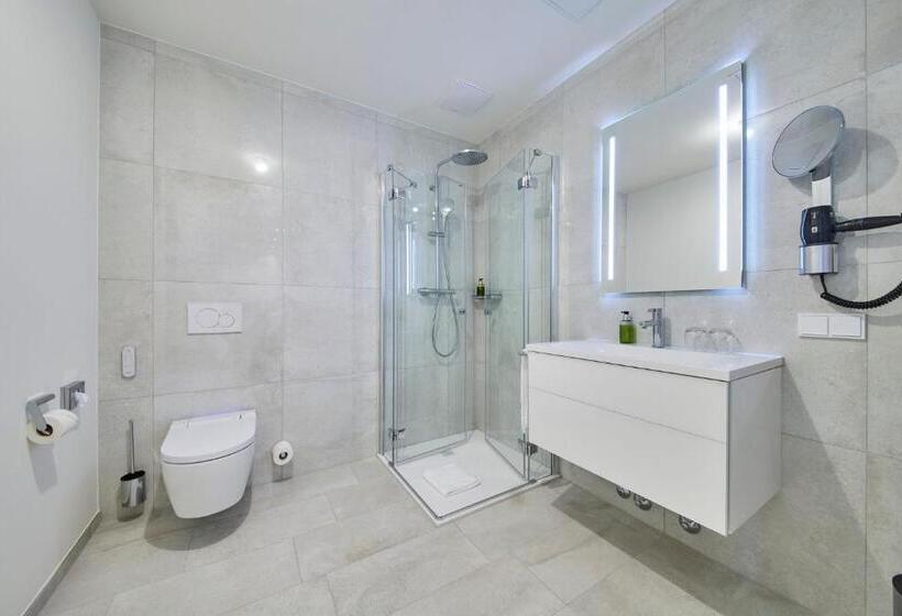 1 Bedroom Apartment Lake View, Hermitage Vital