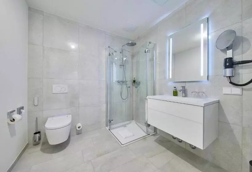 1 Bedroom Apartment Lake View, Hermitage Vital