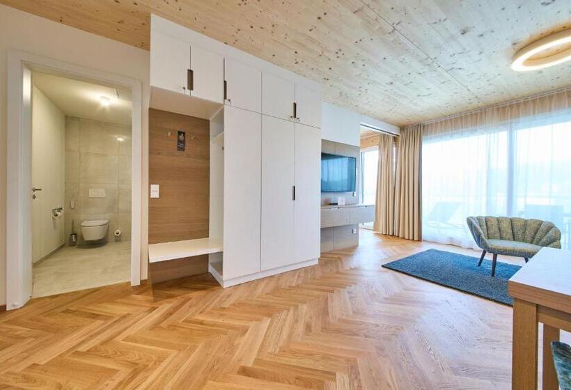 1 Bedroom Apartment Lake View, Hermitage Vital