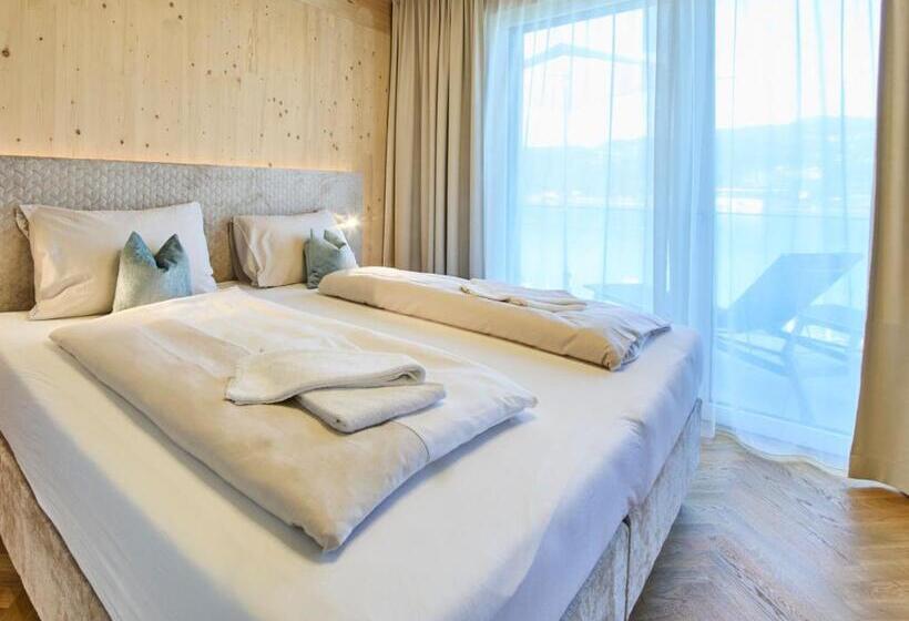 1 Bedroom Apartment Lake View, Hermitage Vital