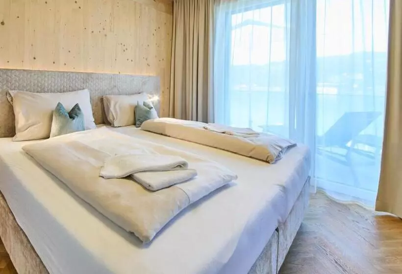 1 Bedroom Apartment Lake View, Hermitage Vital