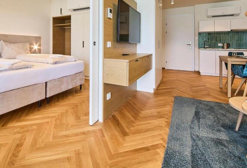 Suite with lake view, Hermitage Vital