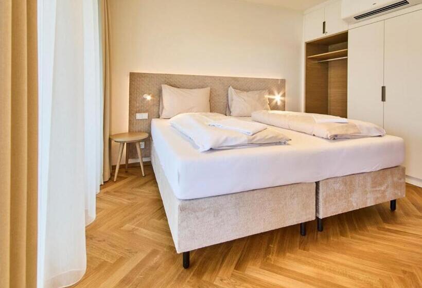 Suite with lake view, Hermitage Vital