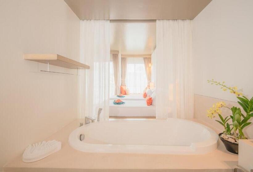 带泳池观景的豪华房, Proud Phuket, Naiyang Beach