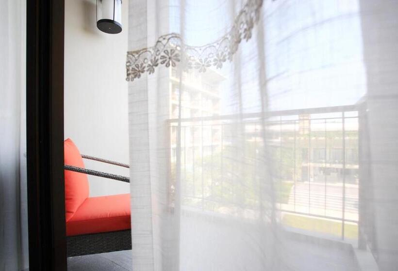 带泳池观景的豪华房, Proud Phuket, Naiyang Beach