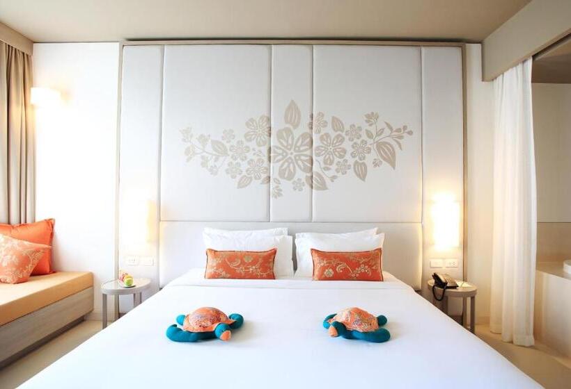 带泳池观景的豪华房, Proud Phuket, Naiyang Beach