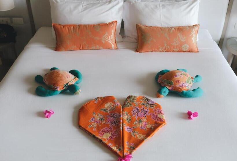 带泳池观景的豪华房, Proud Phuket, Naiyang Beach