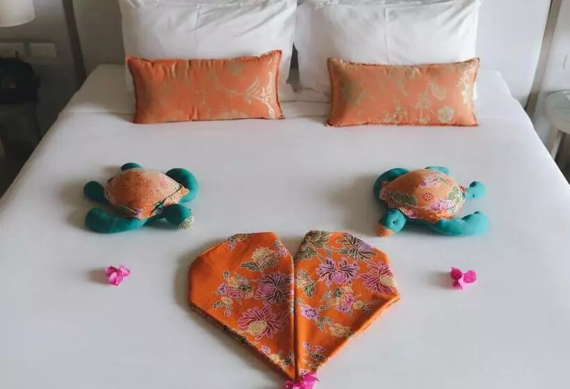 プールの見えるデラックスルーム, Proud Phuket, Naiyang Beach