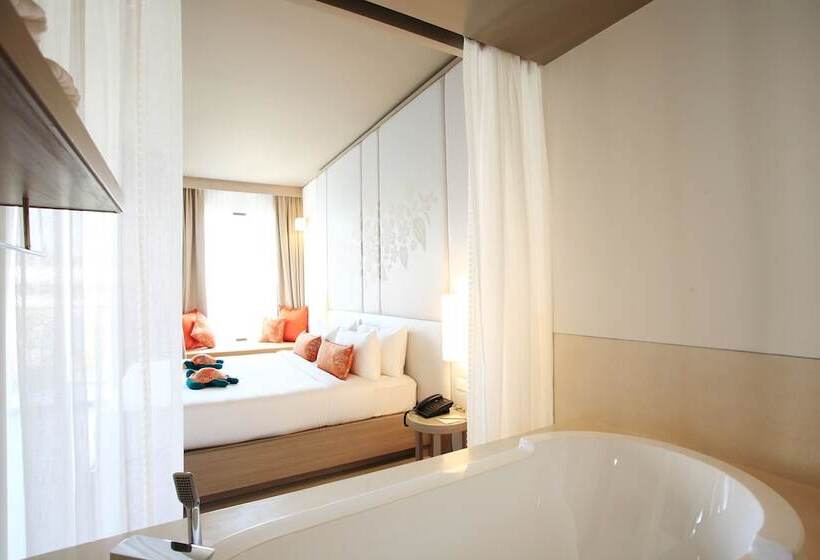 带泳池观景的豪华房, Proud Phuket, Naiyang Beach