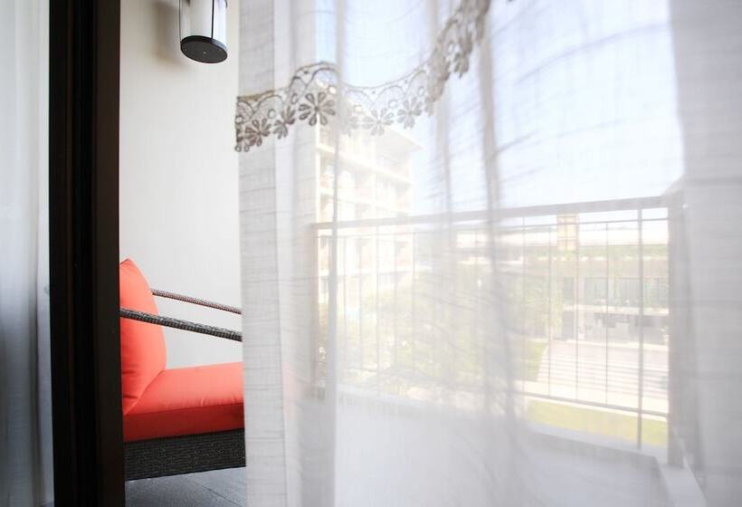 带泳池观景的豪华房, Proud Phuket, Naiyang Beach