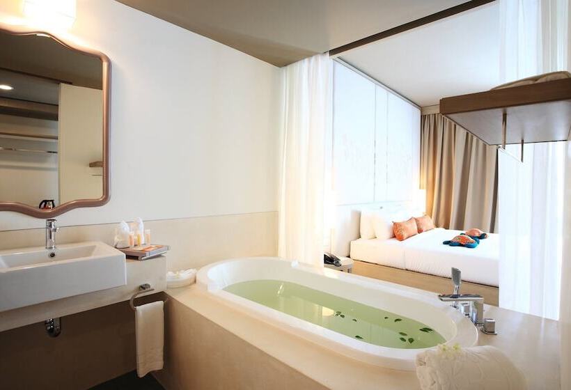 高级大房间, Proud Phuket, Naiyang Beach