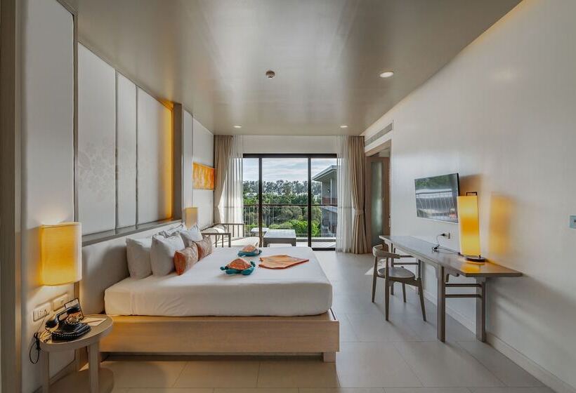 带泳池观景的豪华房, Proud Phuket, Naiyang Beach