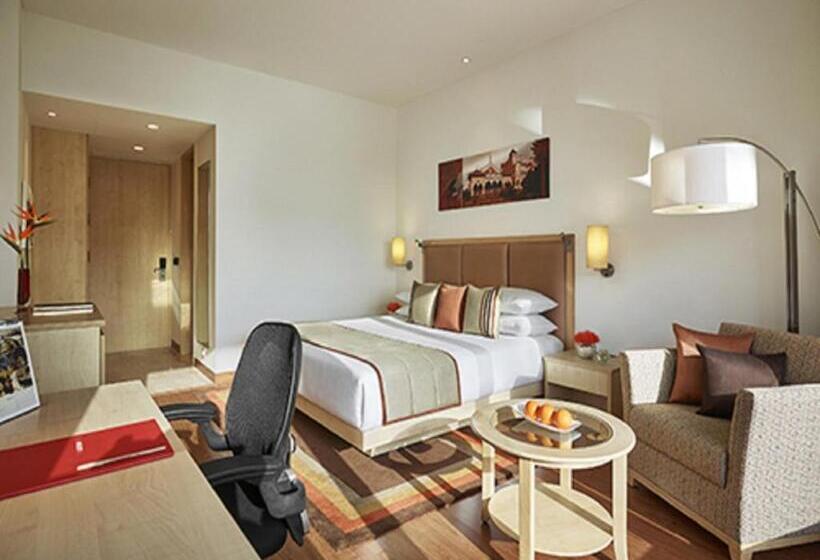 חדר דלוקס,מיטת קינג עם נוף לעיר, Vivanta Pune, Hinjawadi