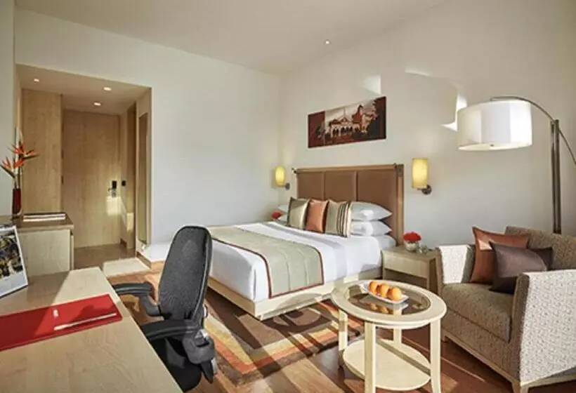 キングサイズベッド、シティビューデラックスルーム, Vivanta Pune, Hinjawadi