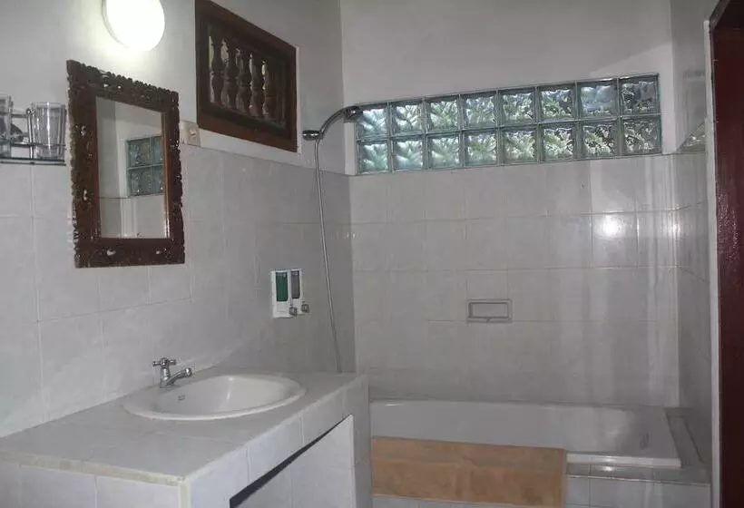اتاق لوکس, Suji Bungalow