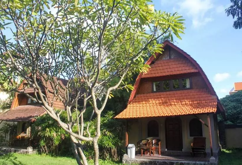 اتاق خانوادگی, Suji Bungalow