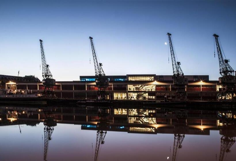 جناح ديلوكس, Berkeley Suites