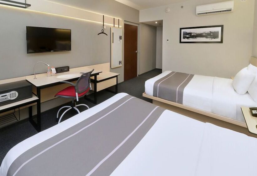 带2个双人床的标准工作室, City Express Plus By Marriott Monterrey Nuevo Sur