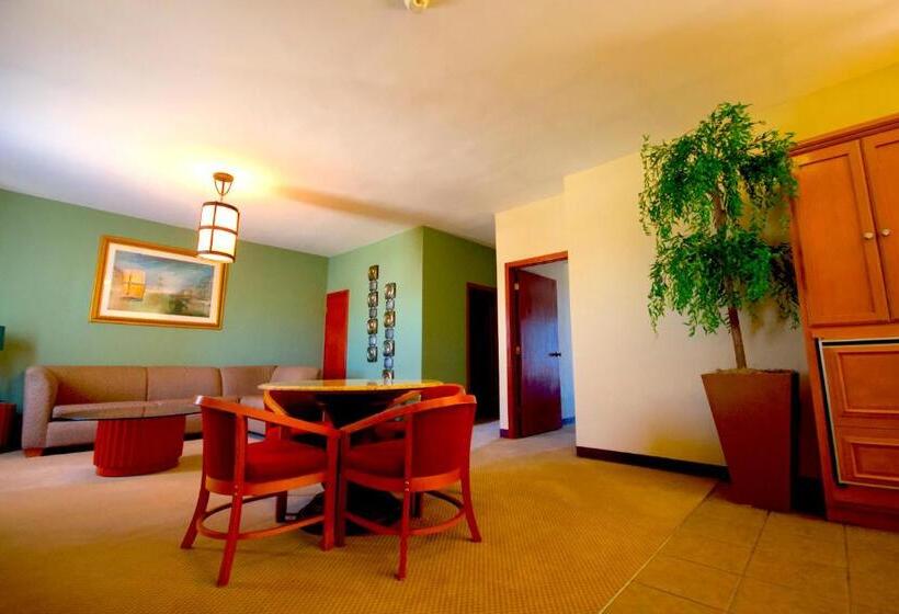 דירת שני חדרים, Consulado Inn