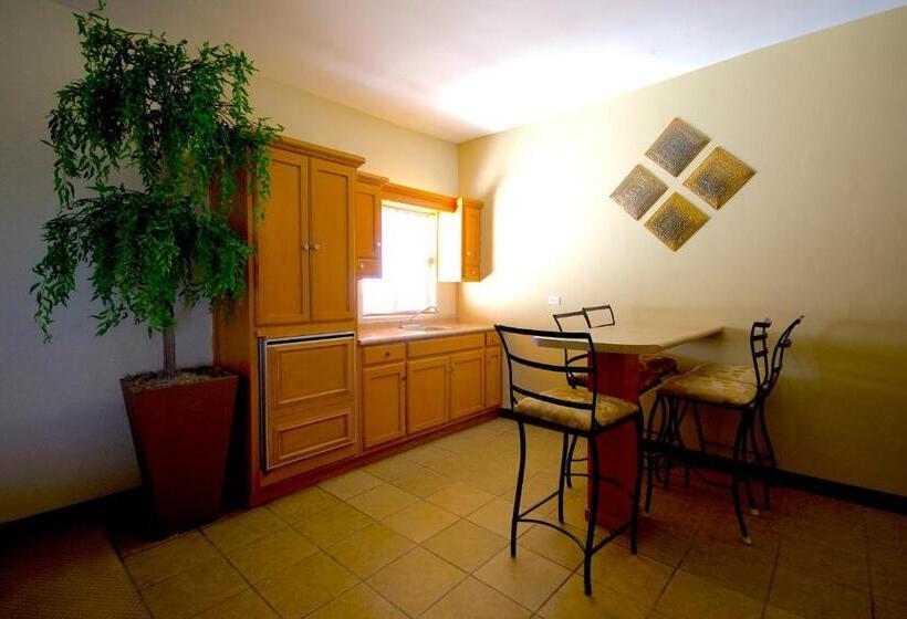 דירת שני חדרים, Consulado Inn