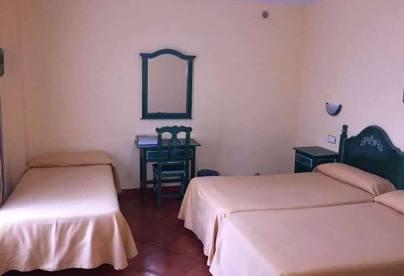 اتاق استاندارد سه نفره, Gavitu