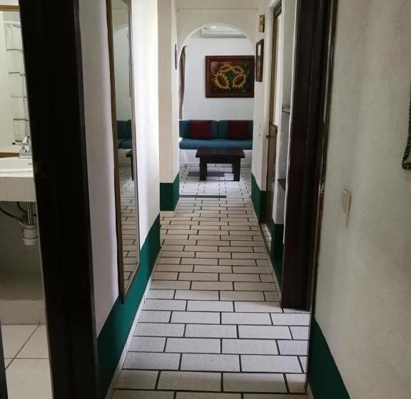 شقة غرفة واحدة, Hacienda De Melaque