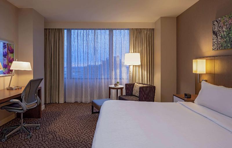 מיטת קינג בסוויטה, Hilton Garden Inn Downtown Dallas