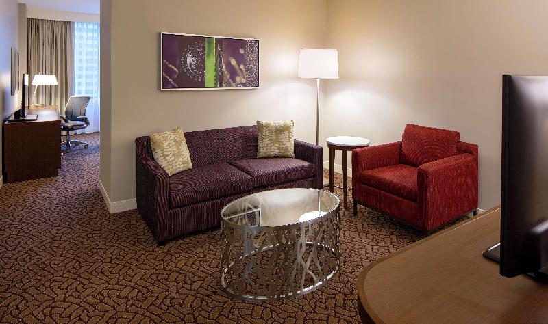 מיטת קינג בסוויטה, Hilton Garden Inn Downtown Dallas