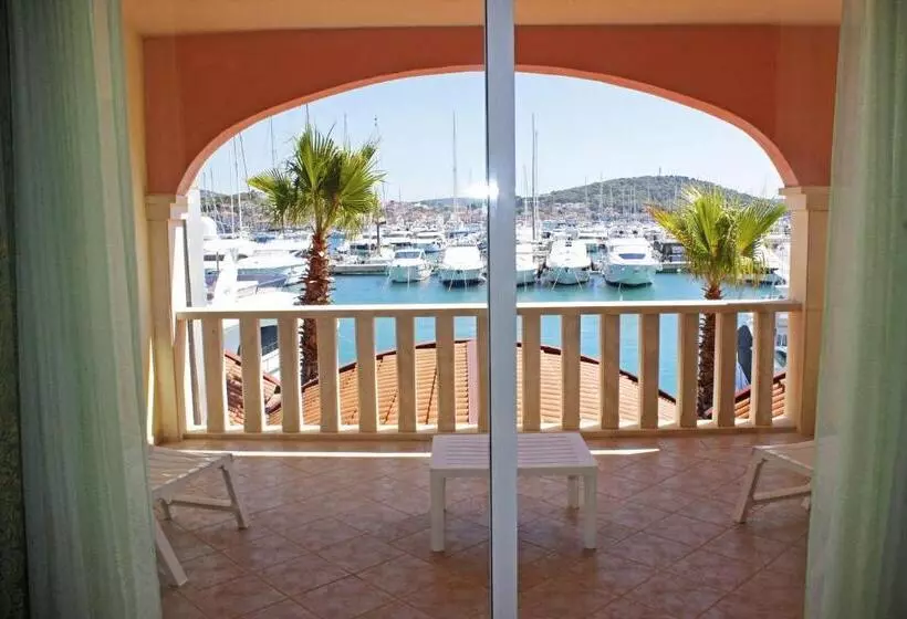 Comfort suite with balcony, Marina Frapa Resort Rogoznica