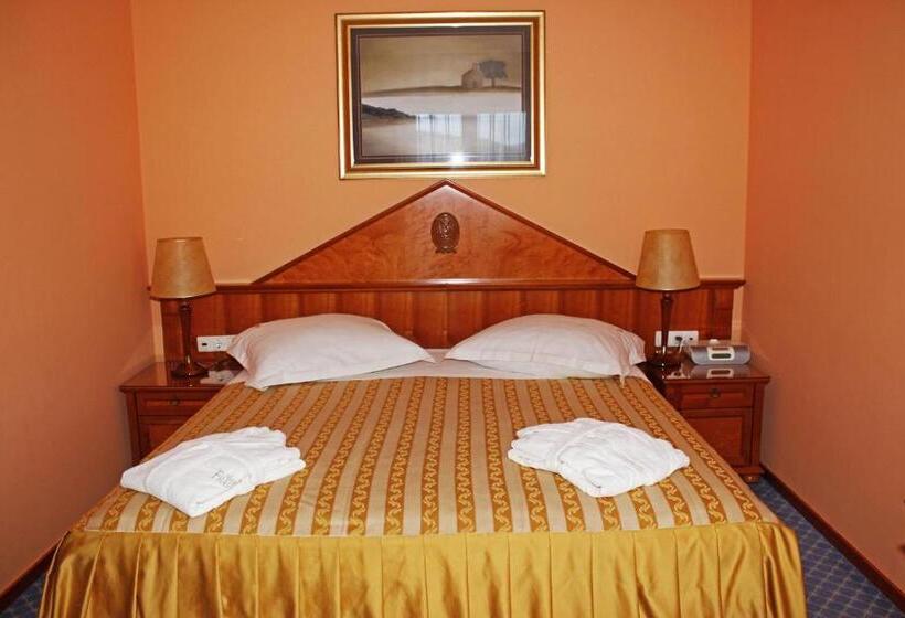 سوئیت با بالکن, Marina Frapa Resort Rogoznica