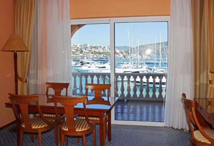 سوئیت با بالکن, Marina Frapa Resort Rogoznica