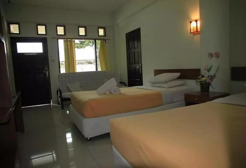 スタンダード４人部屋, Pandu Lakeside Hotel Parapat
