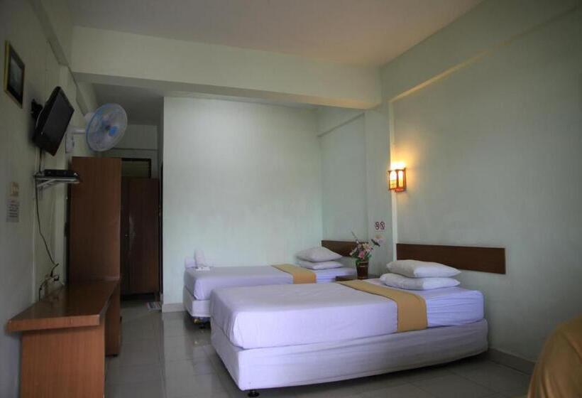 Четырехместный Номер Стандарт, Pandu Lakeside Hotel Parapat