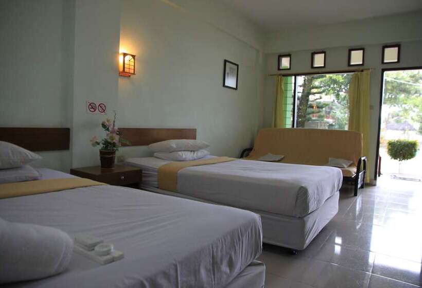 Четырехместный Номер Стандарт, Pandu Lakeside Hotel Parapat