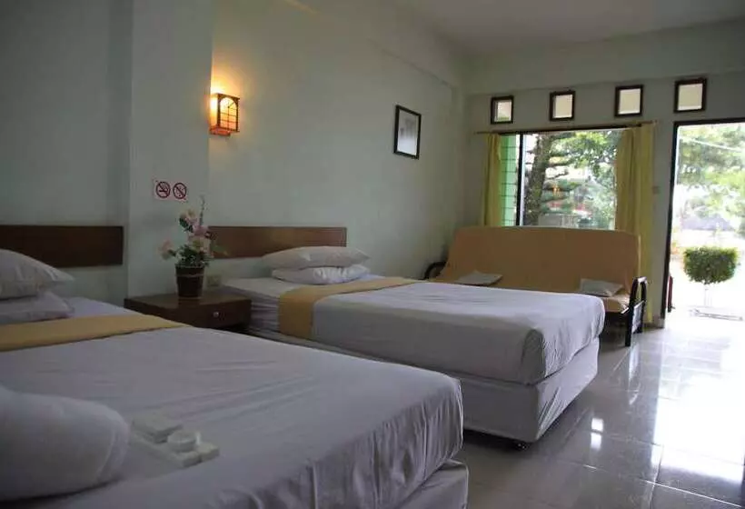 スタンダード４人部屋, Pandu Lakeside Hotel Parapat