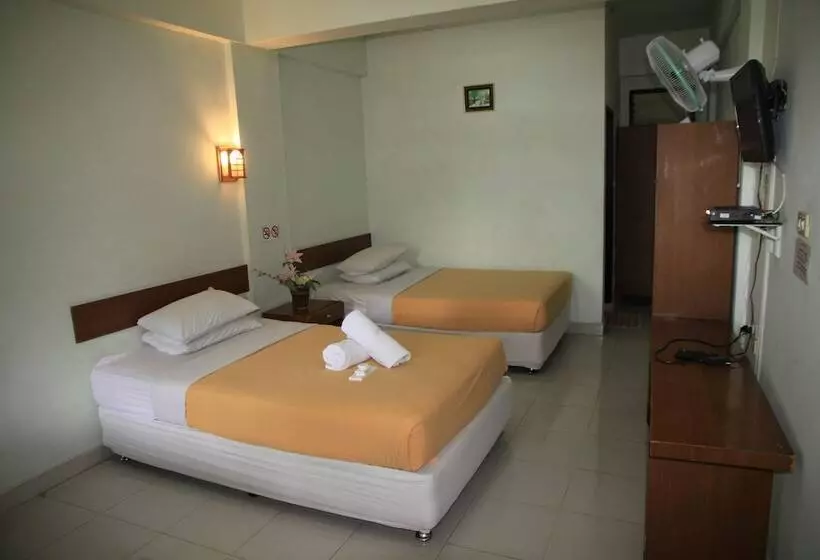 スタンダード４人部屋, Pandu Lakeside Hotel Parapat